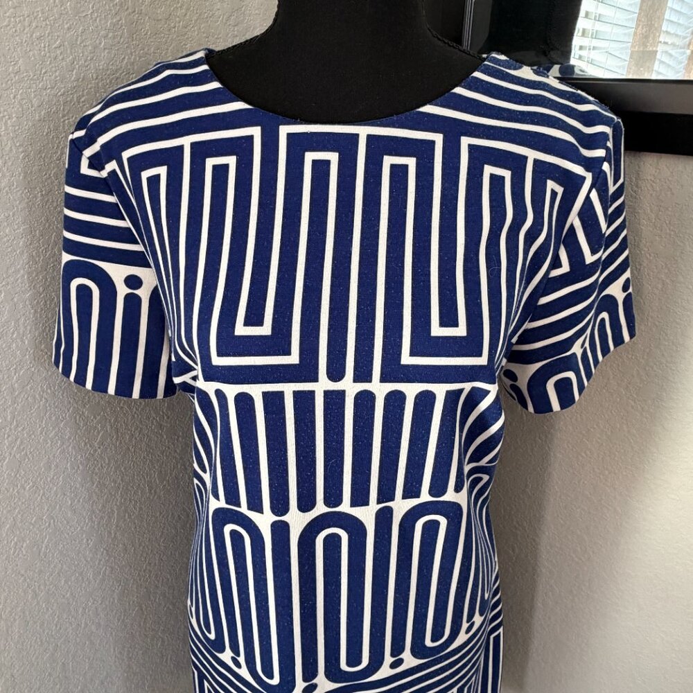 TRINA TURK Zap Geometric Short Sleeve Shift Dress Blue White Large - Picture 8 of 12